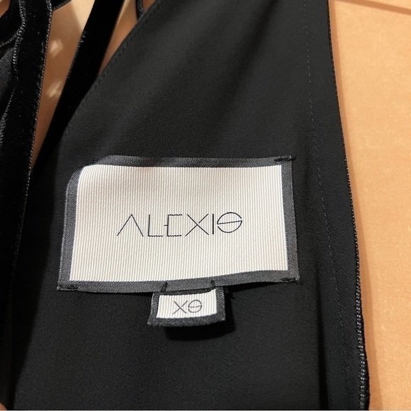 Alexis Silk Halter Neck Keyhole Swing Tank Top Popover Velvet Trim Black Size XS - Picture 3 of 11